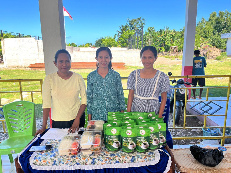 Pemberian makanan tambahan (PMT) Kepada Ibu Hamil di Desa Weoe